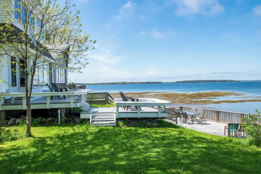 Beachfront Cottage mit Multi-Level-Decks und einfach Zugang zum Meer - Image 1