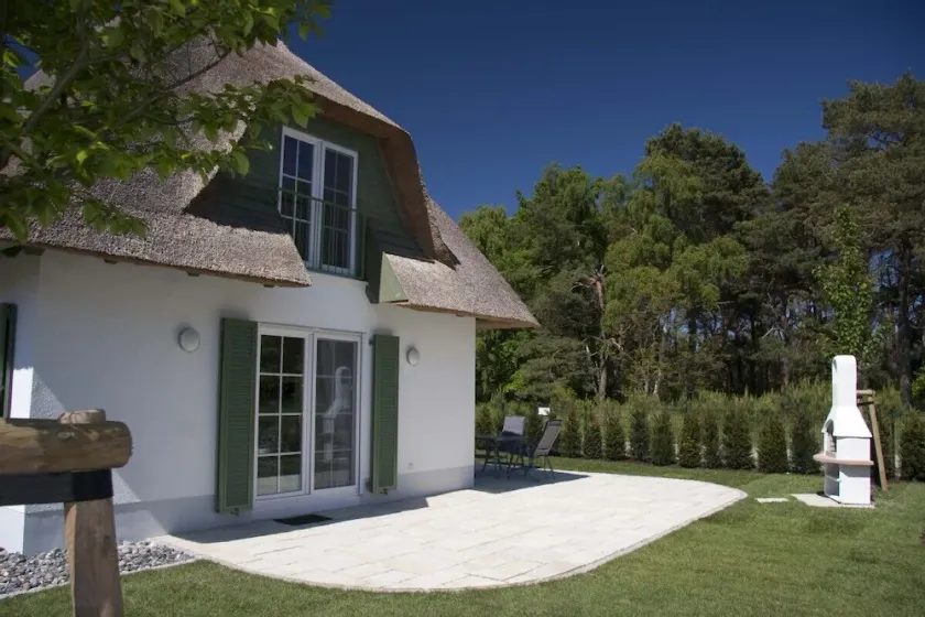 Exclusive holiday home with thatched roof, right by the sea and on the beach behind the dune - Image 1