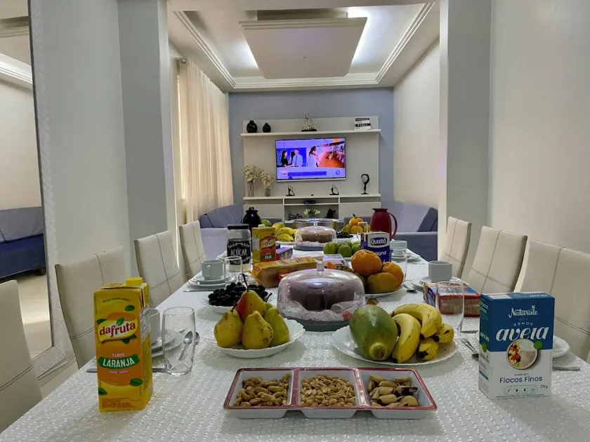 APARTMENT IN COPACABANA WITH 4 BEDROOMS-CLOSE TO THE BEACH, SUPERMARKET, SHOPS - Image 1