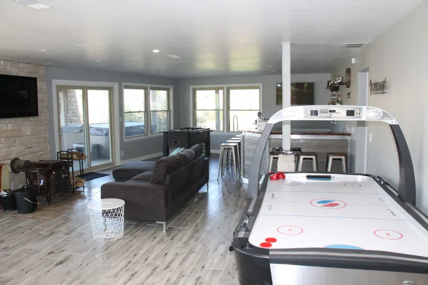 Modern Home w/private hot tub, game room, & Amazing VIEWS - Image 1