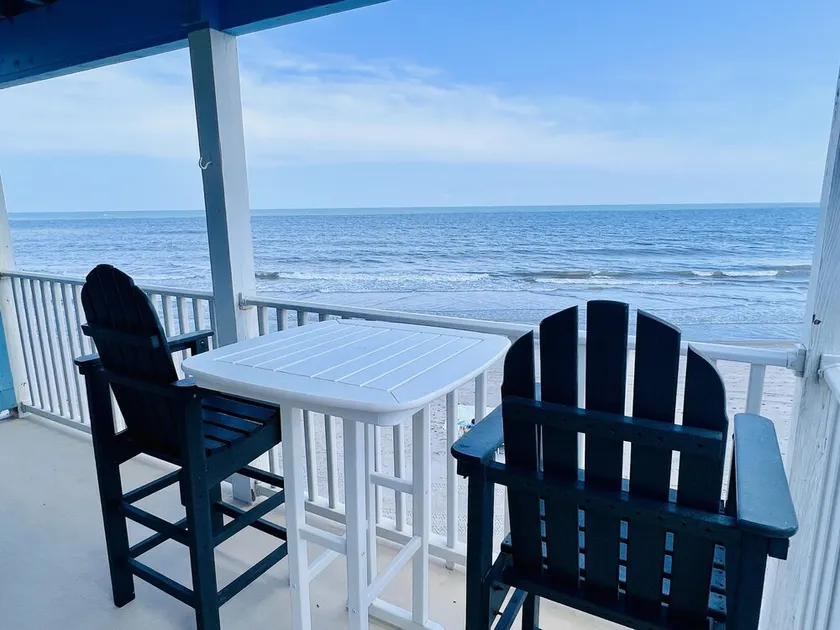 Oceanfront End Unit Condo with Pool-Riggings D2 - Image 1