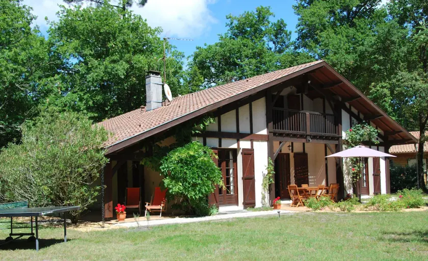 In the heart of the Médoc, beautiful family home close to ocean beaches. - Image 1
