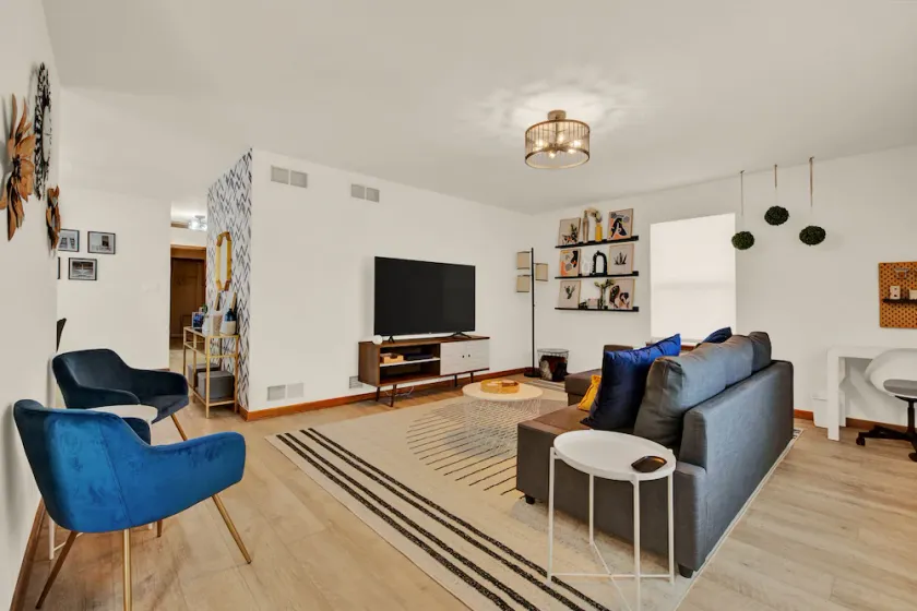 Modern 3 BR Minutes to WI Statefair, MKE Zoo, Brewers, & Hospital - Image 1
