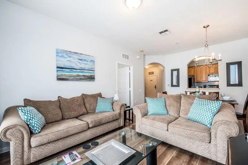 Luxe et confort attendent dans cette 4ème étage condo avec débrayage balcon. - Image 1