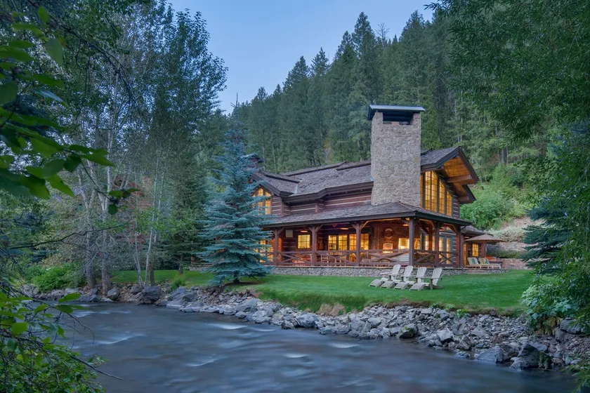 Stunning lodge style retreat on the river at  base of Sun Valley's Bald Mountain - Image 1
