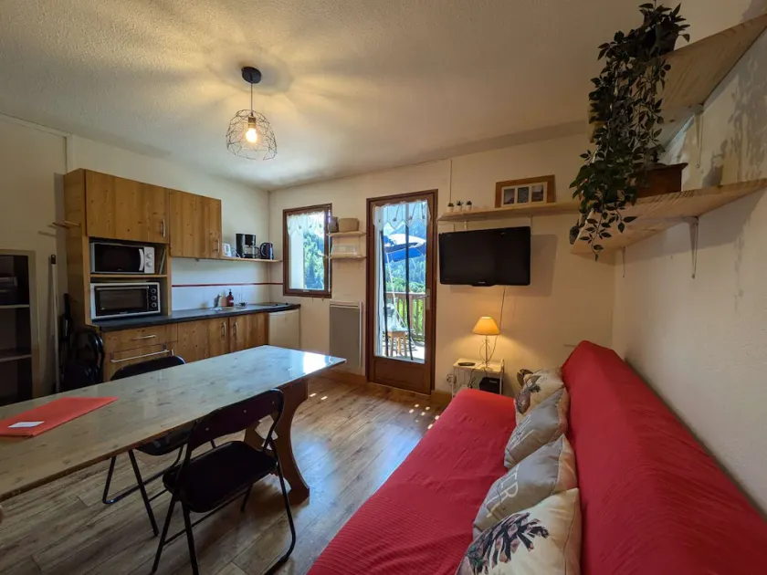 Charmant studio 19m², idéal 3 pers, avec terrasse et parking, proche commerces et navette ski - Image 1