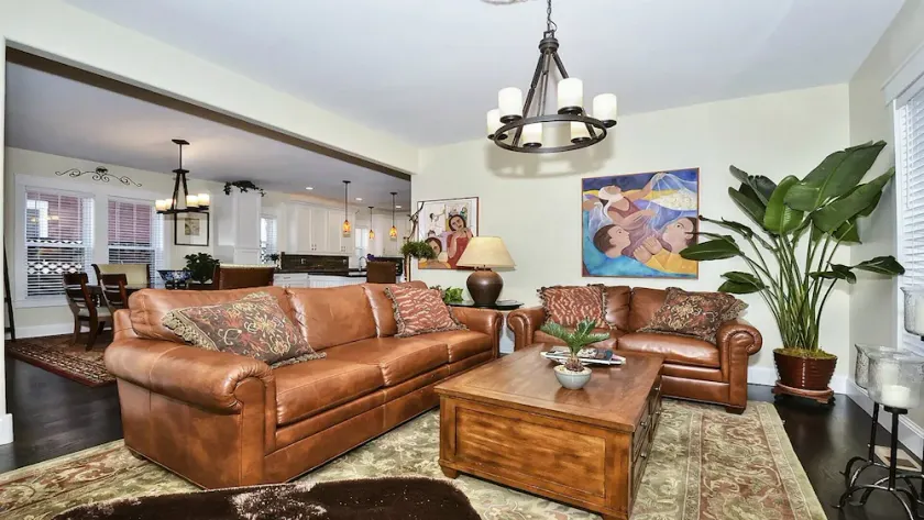 La Casita, a Beautifully Renovated, Stylish 3BR/2BA Home in Downtown COS near CC - Image 1