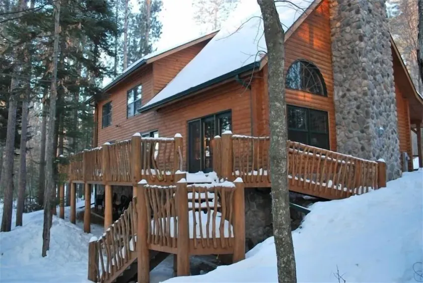 ExecLogHome~Bass Lk~4BR+Lft/3.5BA~Sauna/Game+TheaterRm/Bar/Row Boat/Pier w/Elec - Image 1