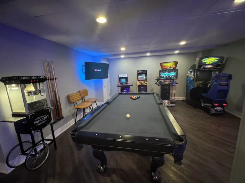 The Parkview House. Hot Tub, Arcade & Park! - Image 1
