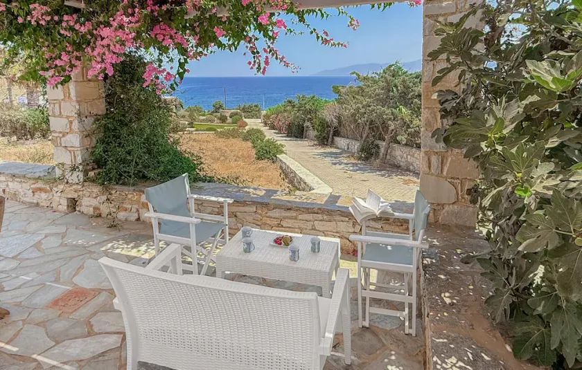 Cozy home in Ampela, Paros with WiFi - Image 1