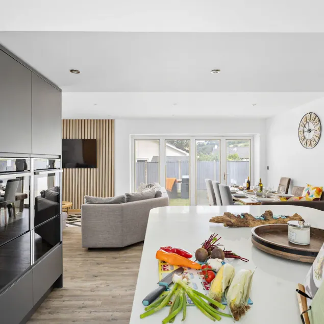 Greenacre - Close to beaches with Hydropool spa - Image 1