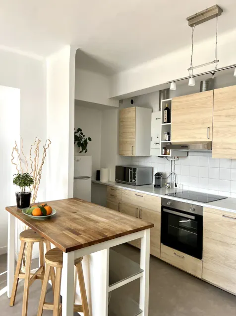 Beautiful and large 2 room apartment with sea view - Image 1