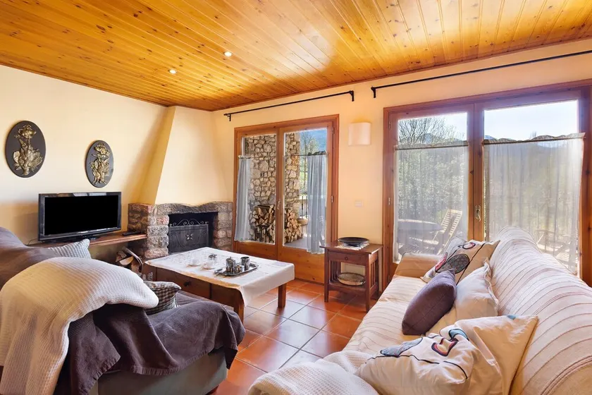 Appartamento 'Mas Cal Gintó' con vista montagna, terrazza privata e Wi-Fi - Image 1
