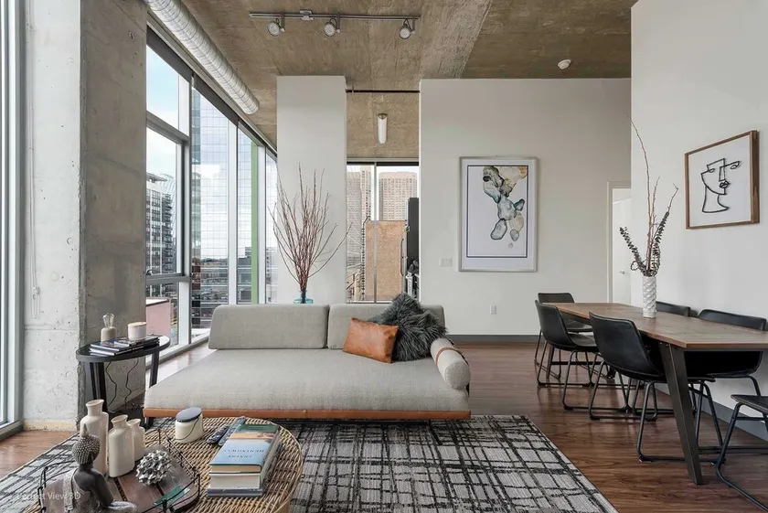 Top Floor Views + Central Comfort - Image 1