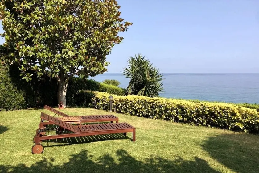 Exklusive Strandvilla mit privatem Garten und gemeinschaftlichem Pool - Image 1