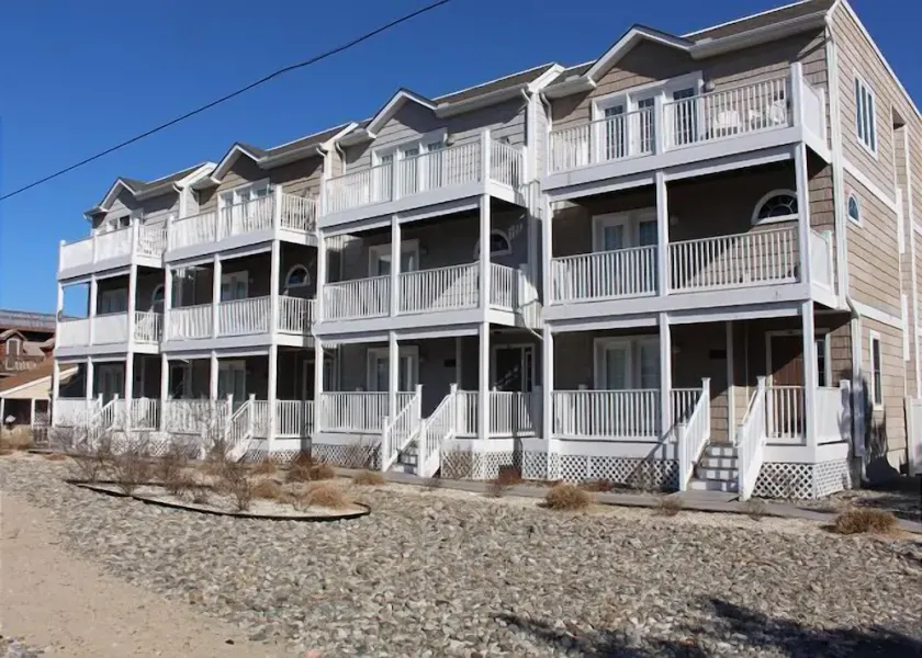 Ocean Block townhome with its own Private Elevator - Image 1