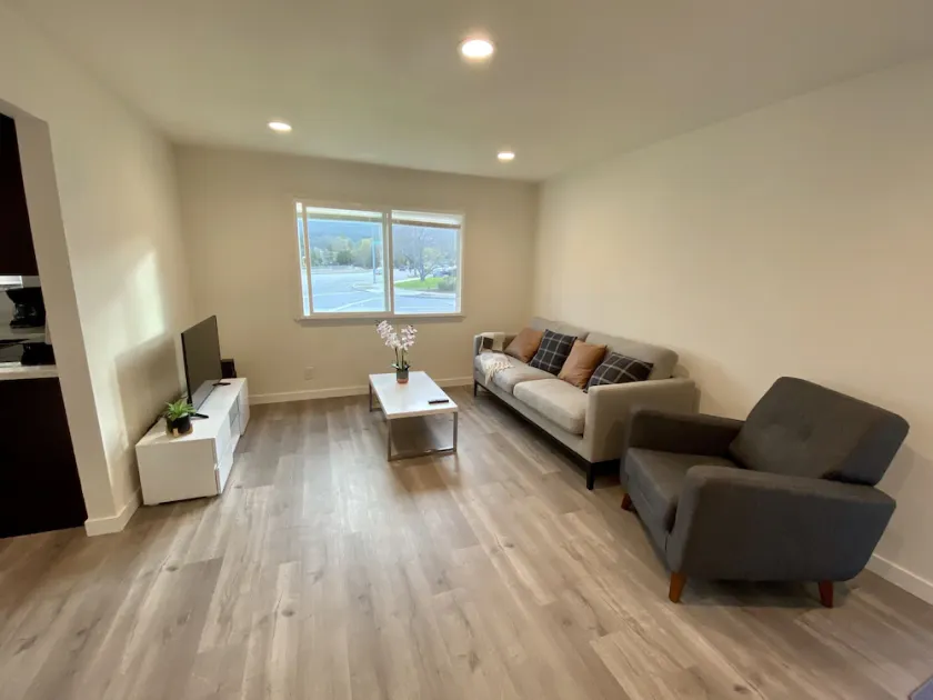 Récemment rénové contemporain 2/1 @ San Jose - Prime Location - Image 1