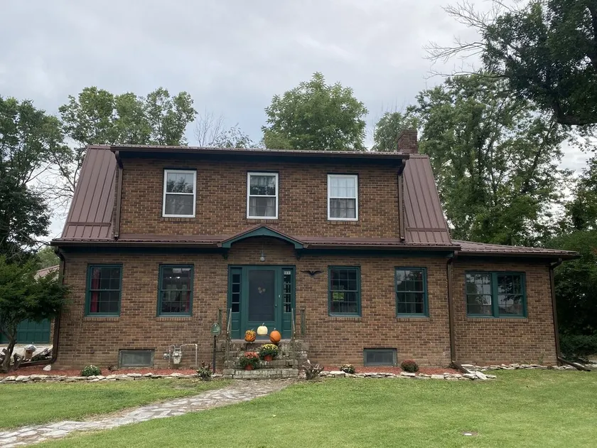 Historic 3BR Home • 4 Blocks to Downtown - Image 1