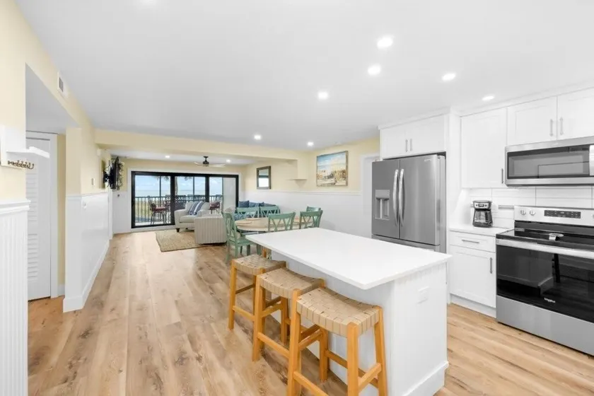 Tarpon Beach 206 - Image 1
