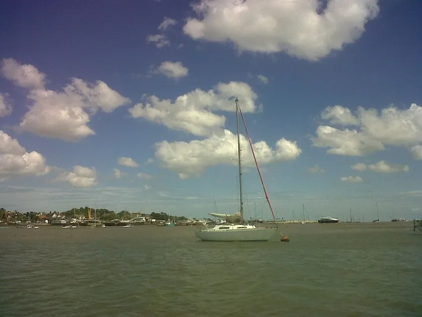 Mersea Island Cottage by the beach and waterside. Let the train take the strain. - Image 1