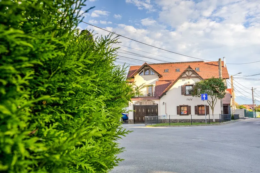 Luxury Chalet with private swimmingpool located in residential Saxon area - Image 1