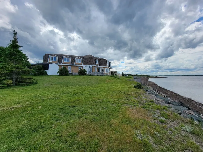 Amazing ocean views in tranquil acadian village. - Image 1