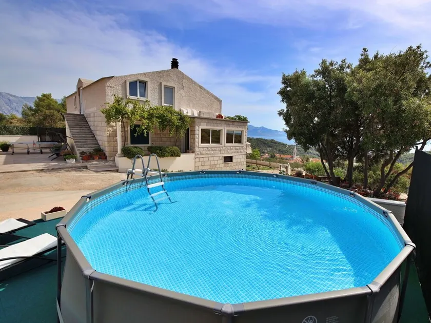 Stunning private villa for 6 guests with hot tub, A/C, private pool, WIFI, TV and terrace - Image 1