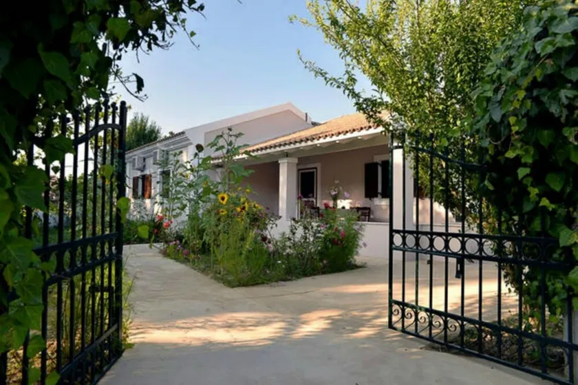 QUITE FAMILY HOME NEAR LOGAS AMA 00002558284 - Image 1