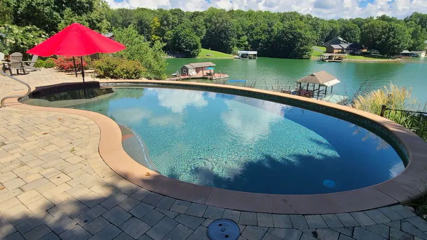 Beautiful lakeside family or corporate retreat with pool, hot tub, and  more! - Image 1