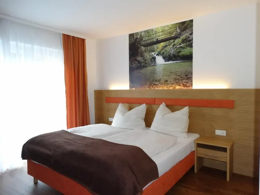 Jogllandzimmer - Restaurant Hold - Image 1