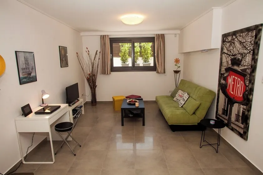 NN’s Elegant & Cozy House, near the Beach & Athens Airport - Image 1