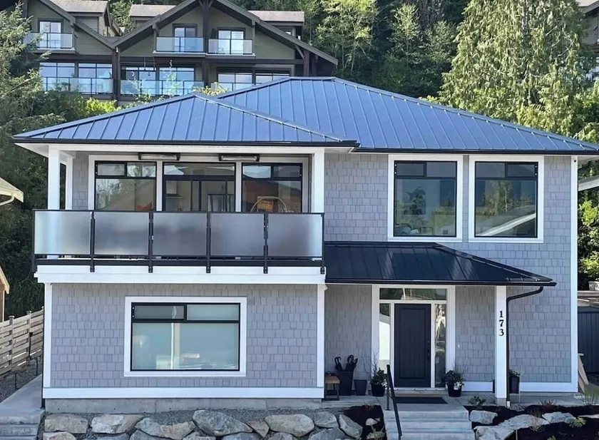 NEW 3 Bed 2 Bath Home with Private Sauna - Image 1