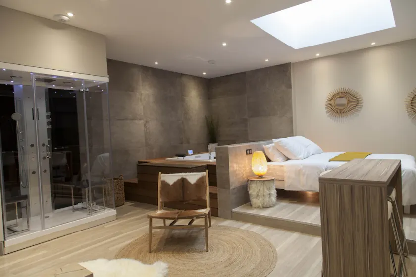 Loft-Komfort mit Spa, Hammam und eigener Sauna 2 in Reims - Image 1