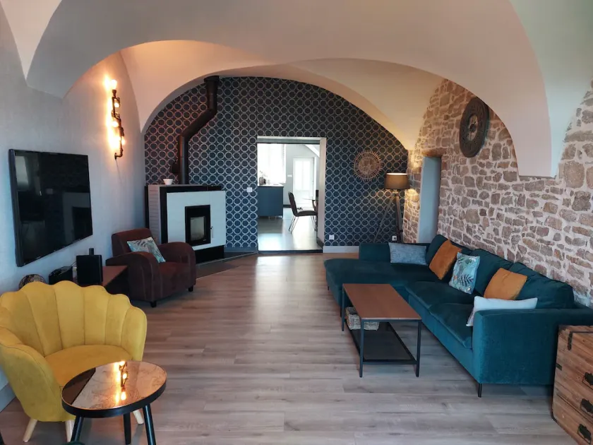 SPACIOUS APARTMENT**** BALCONY, TERRACE, GARDEN, PARKING + CHARGING STATION, AIR CONDITIONING - Image 1