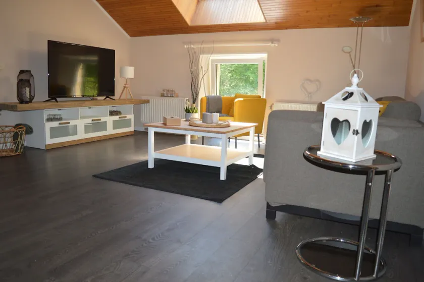 Appartement 2 Chambres Tout Confort Avec Terrasse à L'orée de la Forêt Gaumaise - Image 1