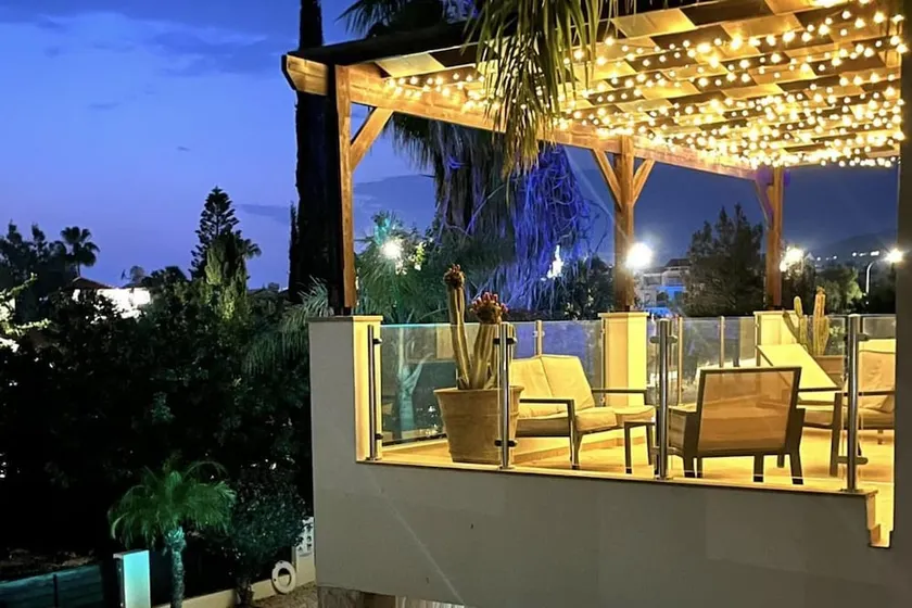 Coral Bay Villa - Sleeps 6 - Pool - Parking - Image 1