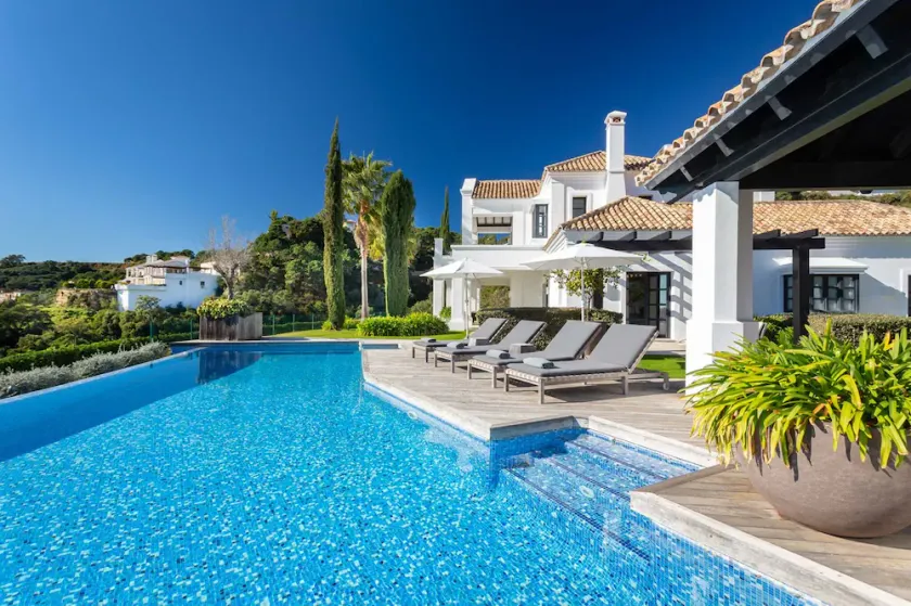 5 Bed Luxury with incredible views, gym, spa, cinema and 2 pools! - Image 1