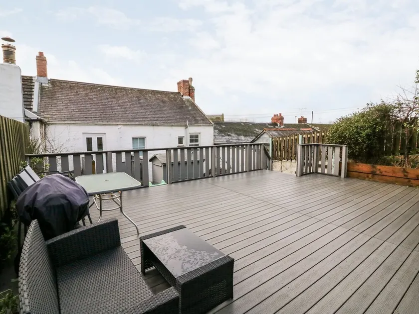 THE OLD POLICE HOUSE, pet friendly, with a garden in Braunton - Image 1