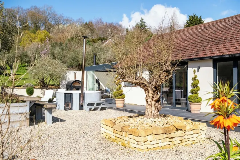 Stunning 1 Bedroom Home in Worcestershire - Image 1