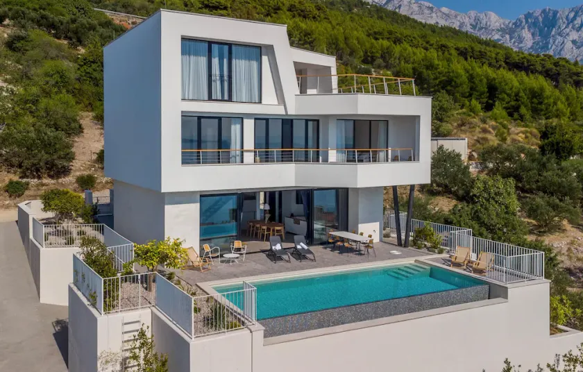 Luxurious Home In Brela - Image 1
