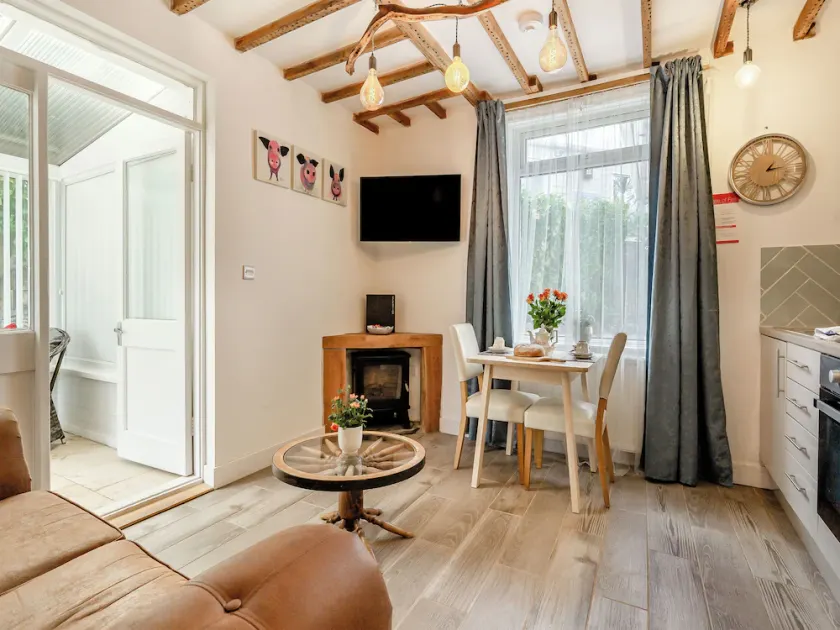 1 bedroom accommodation in Goodrington, near Paignton - Image 1