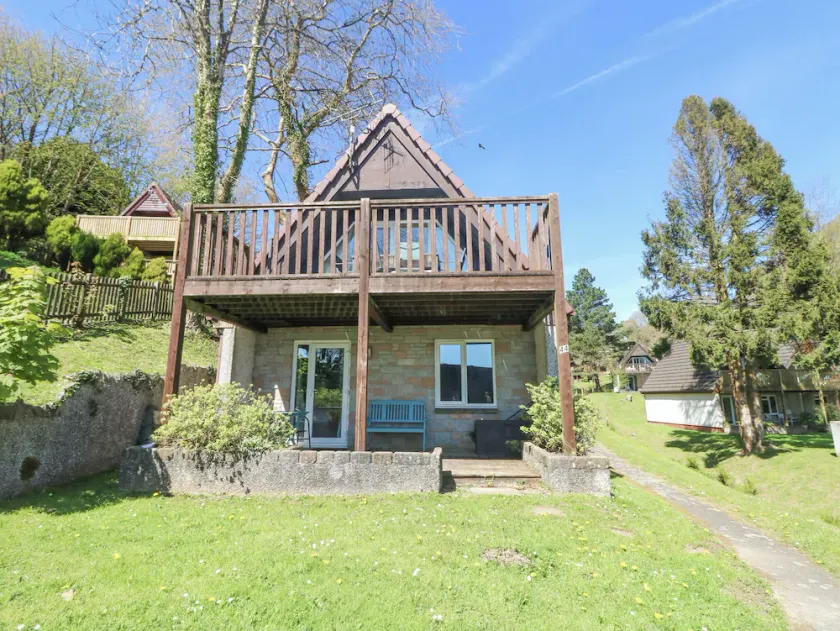 VALLEY LODGE 44, pet friendly, country holiday cottage in Callington - Image 1