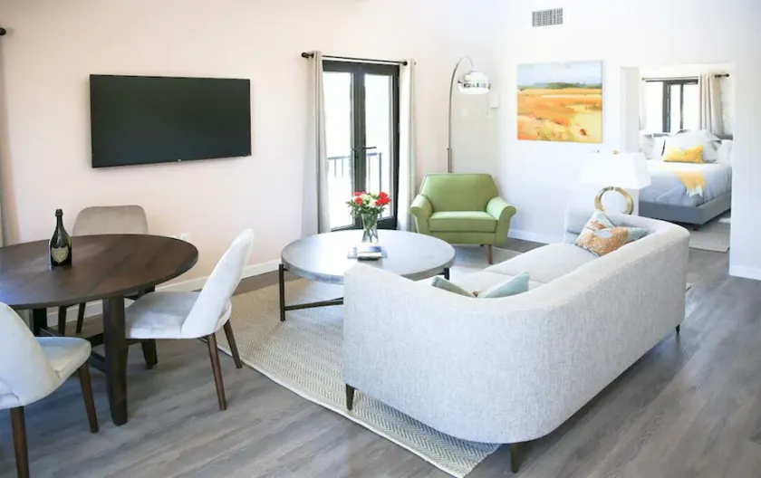 The Lofts at Paso Market Walk - The Oak Room - Image 1