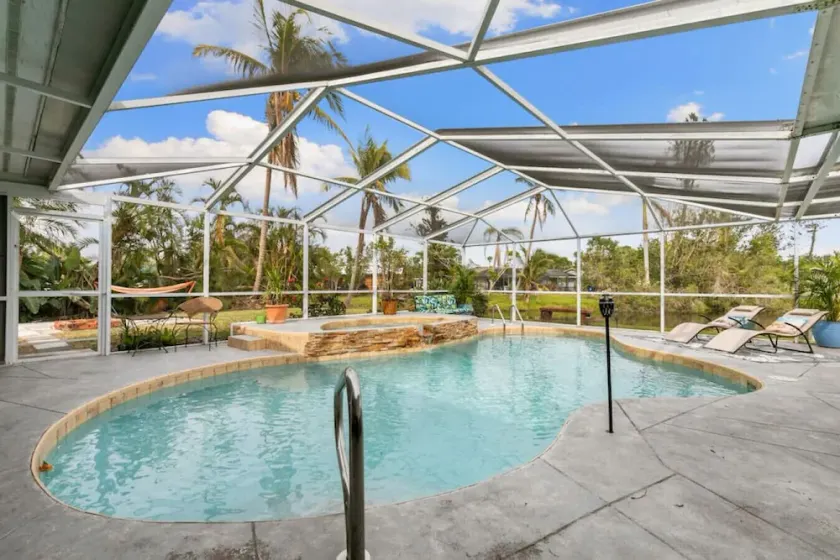 Great Location, Beautifully decorated Pool Home on a Lake - Image 1