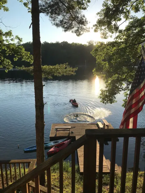 Quaint two bedroom cabin just a few steps away from and on Mountain Rest Lake. - Image 1