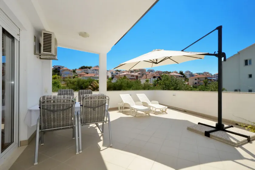 TWO LIONS 2 Apartment for 4 + 1 persons, only 100m from Copacabana beach - Image 1