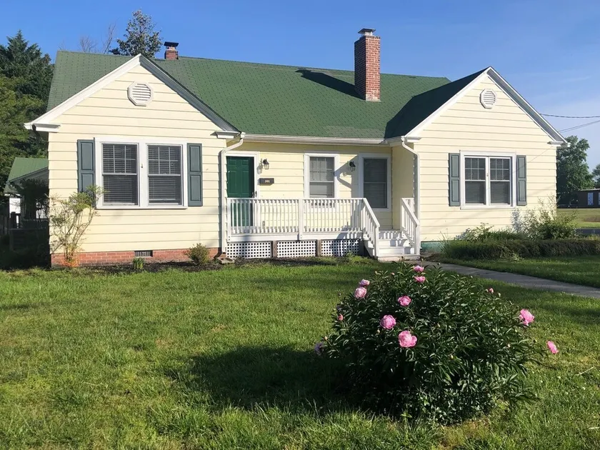 Spacious, pet-friendly 3-bedroom home - Image 1