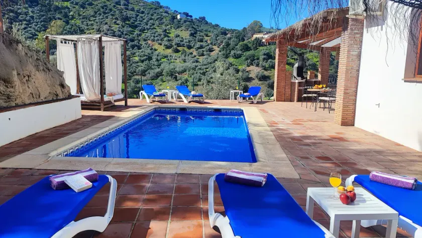 Villa Los Pinos, 10 personas, PISCINA CLIMATIZADA, WIFI, A/C, magnifica vista - Image 1