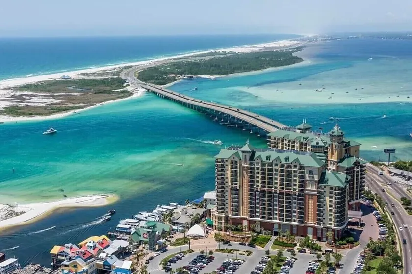 3 king beds / 3 bath Emerald Grande Condo Harbor & Gulf-View / Crab Island - Image 1