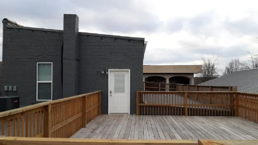 Totally renovated  Tell City IN apartment with huge deck above a wine room - Image 1